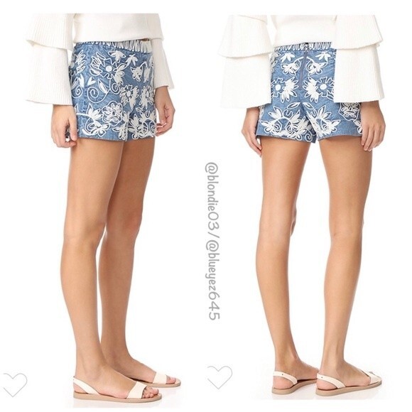 Alice & Olivia “Marisa” back zip shorts 2 - Picture 2 of 6
